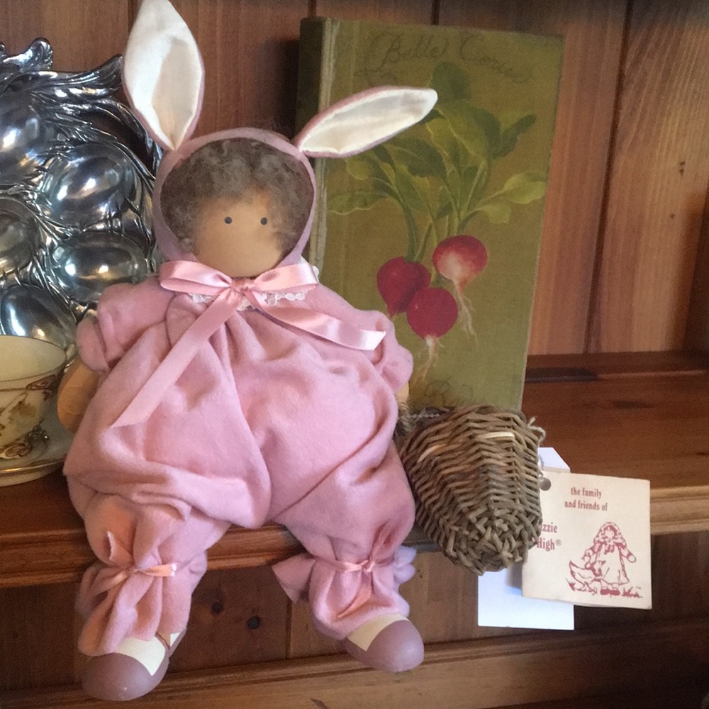Lizzie High collectible bunny doll Amelia High tag